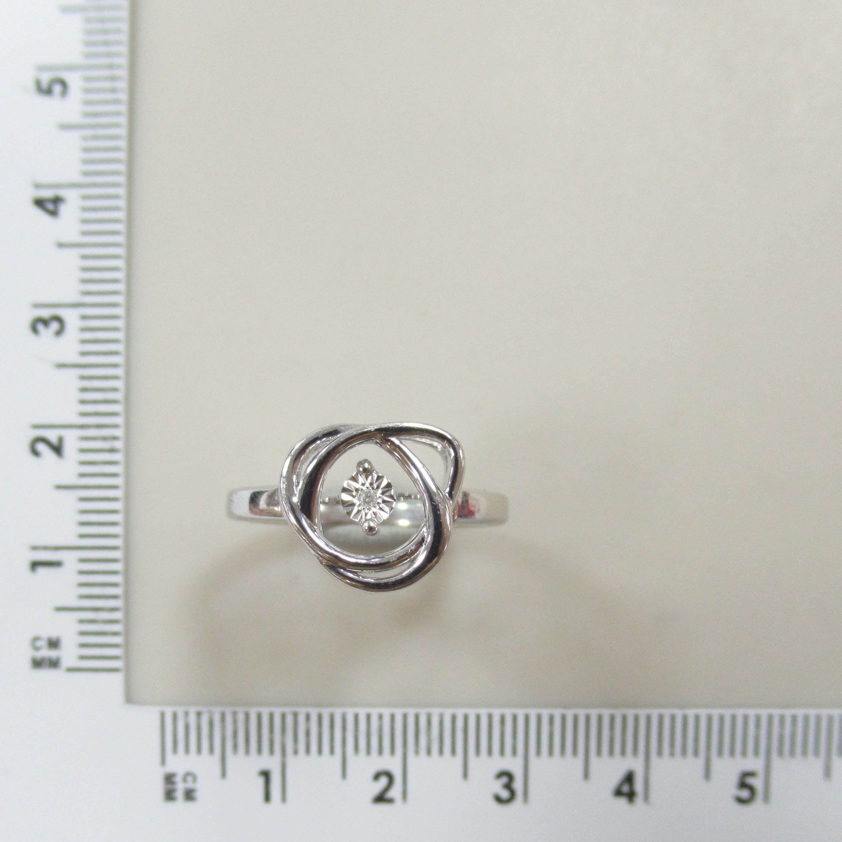 Серебряное кольцо с бриллиантом "Танцующий камень"